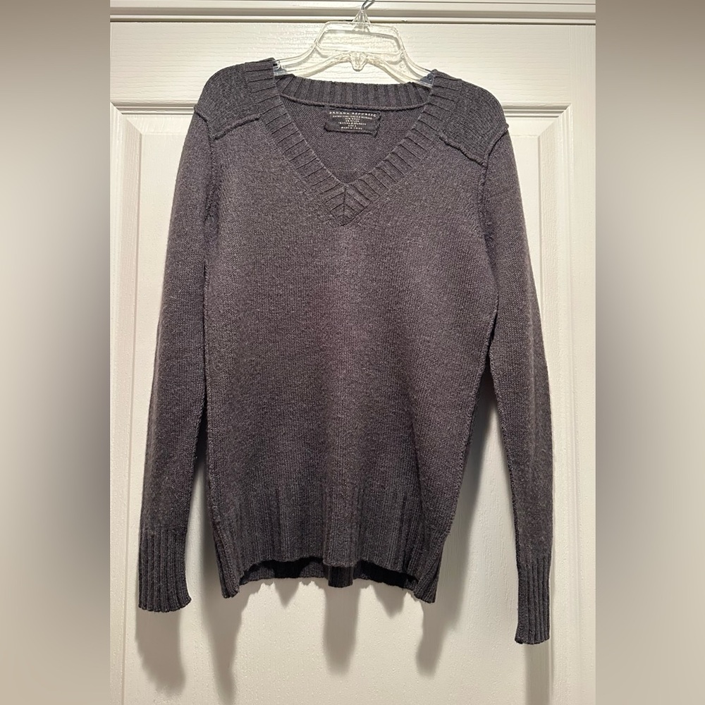 Banana Republic Gray V-Neck Sweater Classic Knit